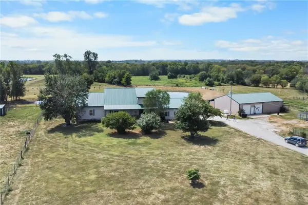 10815 W 2300 RD, Fontana, KS 66026