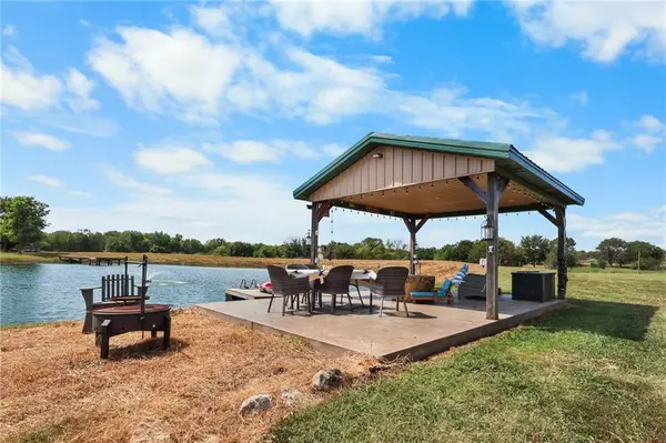 10815 W 2300 RD, Fontana, KS 66026