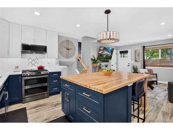 1374 Dover, Broomfield, CO 80020