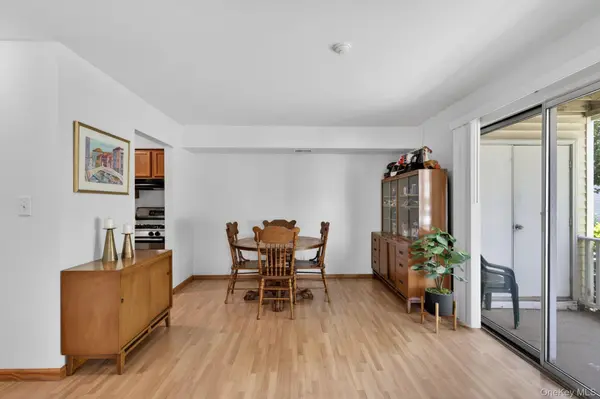 182 Fairview CIR, Middle Island, NY 11953