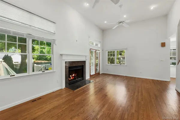 21 Brookridge CT, Rye Brook, NY 10573