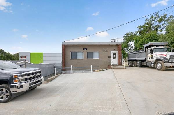 182 Fairchild AVE, Plainview, NY 11803
