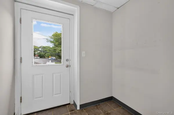 182 Fairchild AVE, Plainview, NY 11803