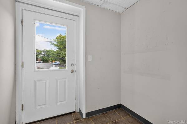 182 Fairchild AVE, Plainview, NY 11803