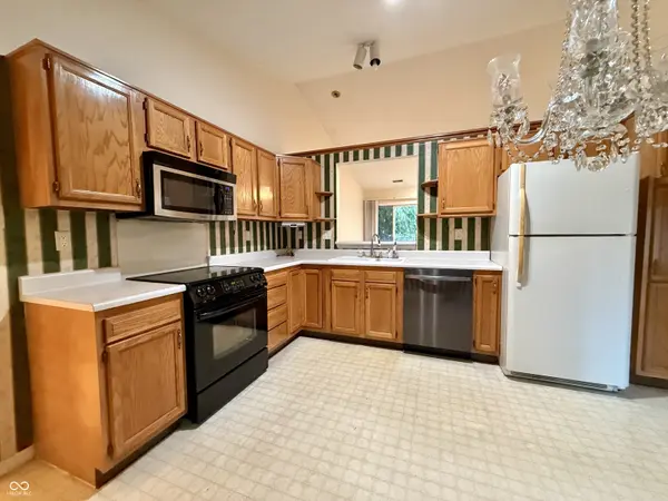 1604 Cherrywood CT, Westfield, IN 46074