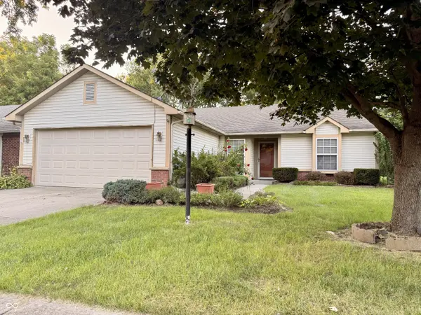 1604 Cherrywood CT, Westfield, IN 46074