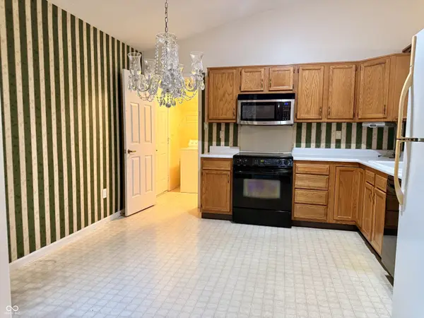 1604 Cherrywood CT, Westfield, IN 46074
