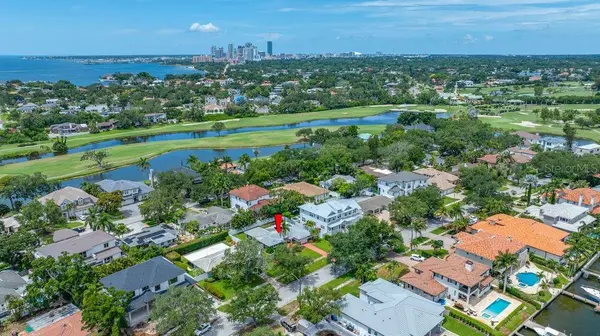 328 BAYVIEW DR NE, St Petersburg, FL 33704
