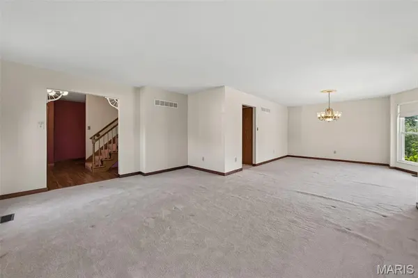 5434 Greenton WAY, St Louis, MO 63128