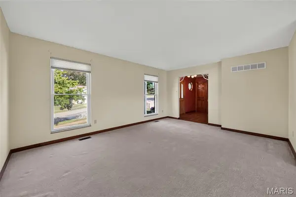 5434 Greenton WAY, St Louis, MO 63128