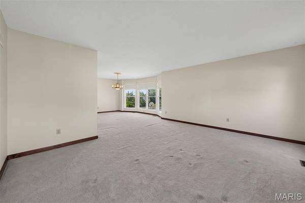 5434 Greenton WAY, St Louis, MO 63128