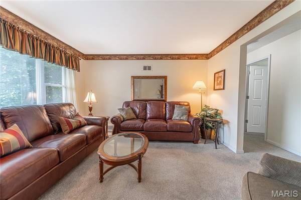 454 Lambeth LN, St Louis, MO 63125