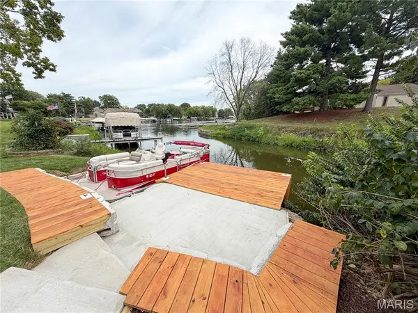 14 Bayside CT, Lake St Louis, MO 63367