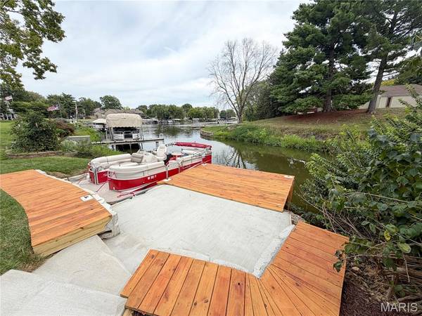 14 Bayside CT, Lake St Louis, MO 63367