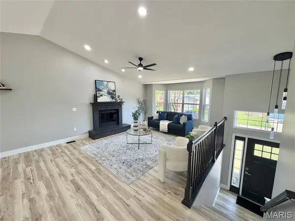 929 Carla DR, Troy, IL 62294