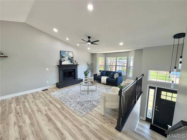 929 Carla DR, Troy, IL 62294