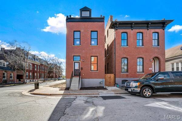 1000 Barton ST, St Louis, MO 63104