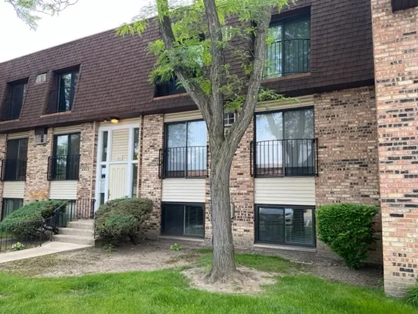 183 N Waters Edge DR W #301, Glendale Heights, IL 60139