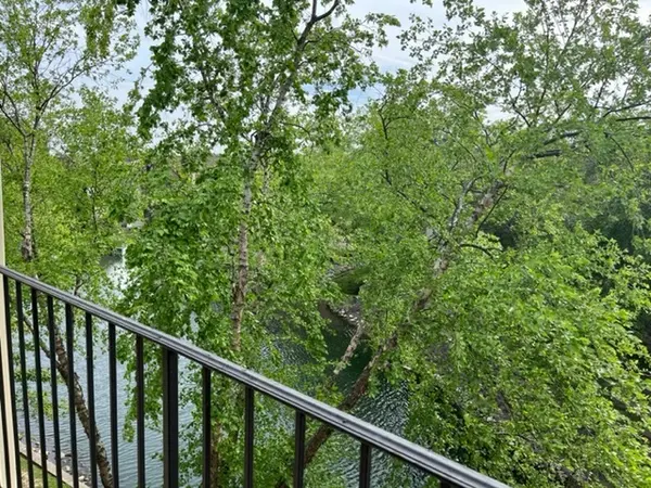 183 N Waters Edge DR W #301, Glendale Heights, IL 60139