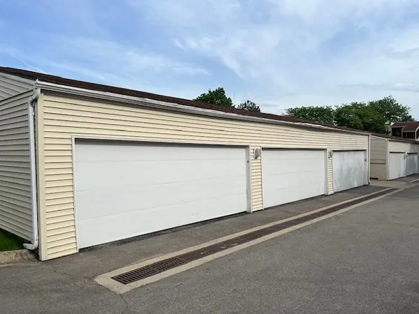 183 N Waters Edge DR W #301, Glendale Heights, IL 60139
