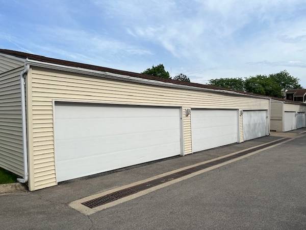 183 N Waters Edge DR W #301, Glendale Heights, IL 60139