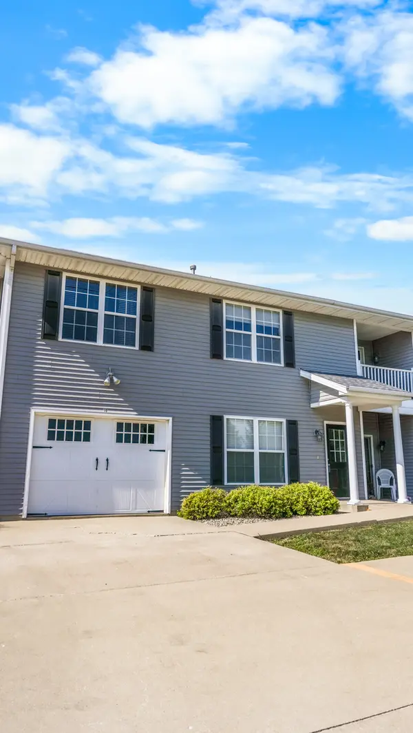 102 Essex, Unit #9 LN #9, Savoy, IL 61874