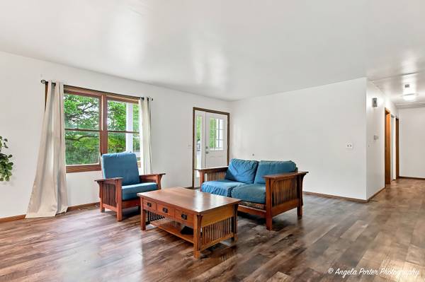 108 Vernon DR, Mchenry, IL 60051