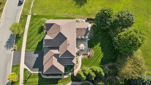 911 Hayden DR, Yorkville, IL 60560