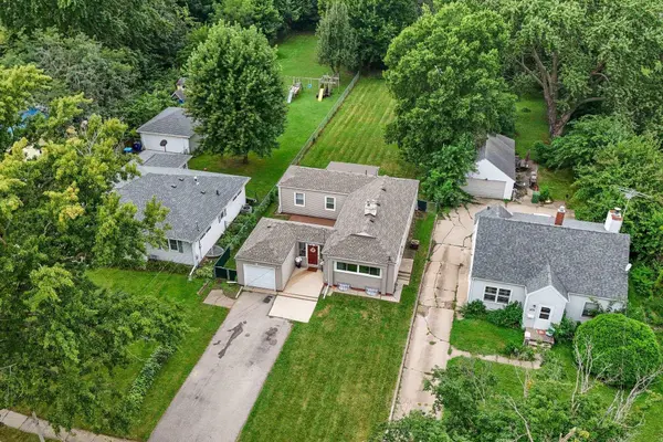 1828 W 6th ST, Waterloo, IA 50702