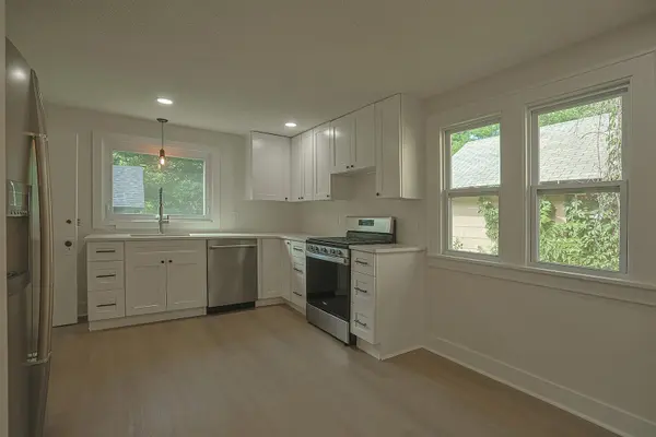 685 Stewart AVE, Saint Paul, MN 55102