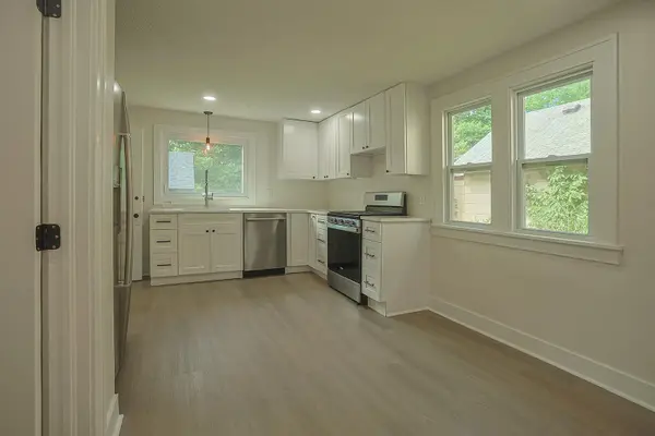 685 Stewart AVE, Saint Paul, MN 55102