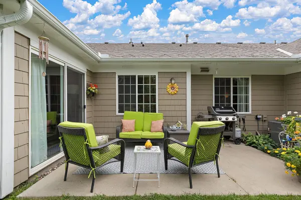 662 Regent LN, Waconia, MN 55387