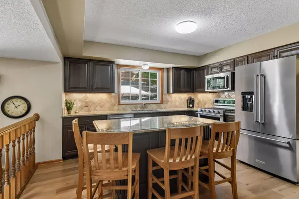 6601 Arlington CT, Chanhassen, MN 55317