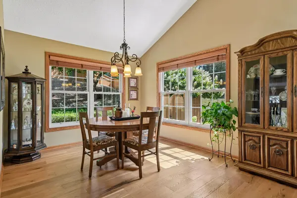 6601 Arlington CT, Chanhassen, MN 55317