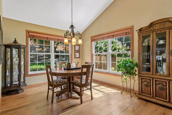 6601 Arlington CT, Chanhassen, MN 55317
