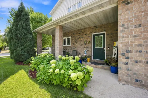 754 Wyndemere DR, West Fargo, ND 58078
