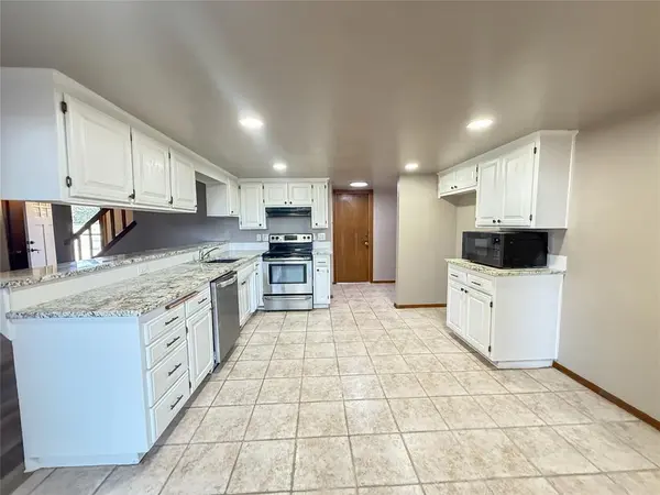 213 Woodbridge CIR, Edmond, OK 73012