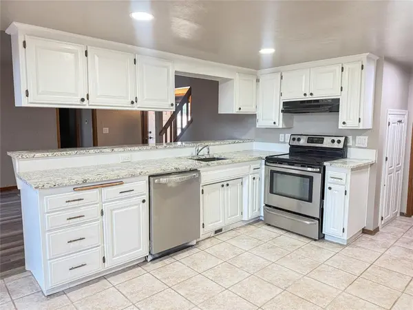 213 Woodbridge CIR, Edmond, OK 73012