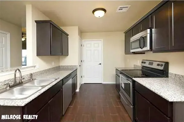 136 Rob LN, Edmond, OK 73003