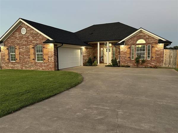 2100 Kenneth LN, Choctaw, OK 73020