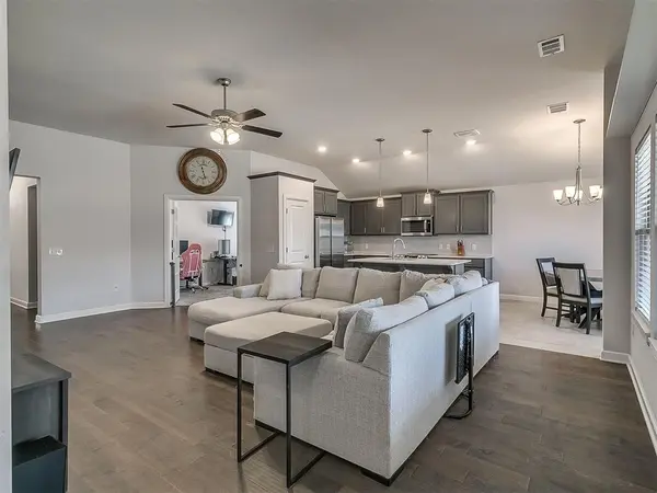469 Nest CIR, Yukon, OK 73099