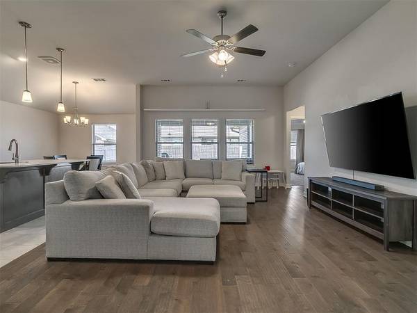 469 Nest CIR, Yukon, OK 73099