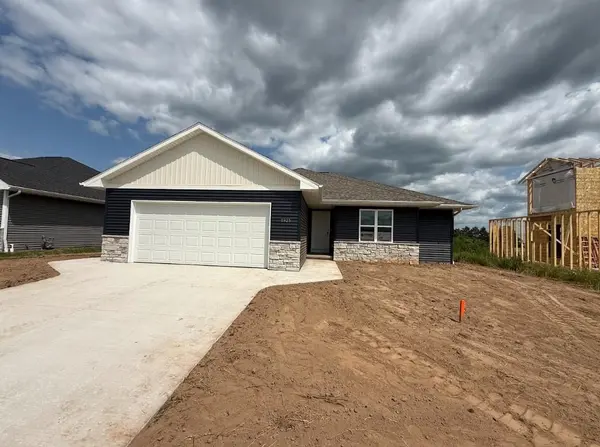 1935 HUFFCUTT LN, Waupaca, WI 54981