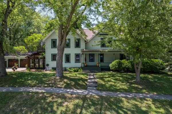 1001 S LAWE ST, Appleton, WI 54915