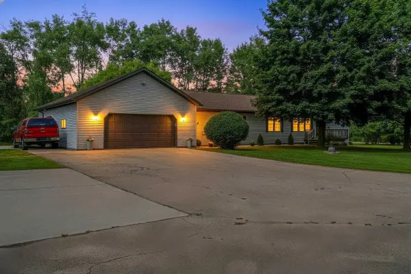 N10831 KRATZKE RD, Clintonville, WI 54929