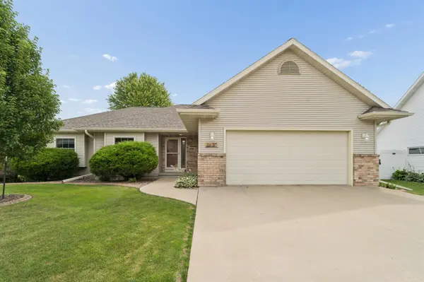 2630 HEARTHSTONE DR, Oshkosh, WI 54901