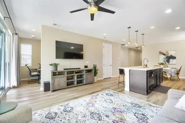 230 S Langdale CT, Aurora, CO 80018