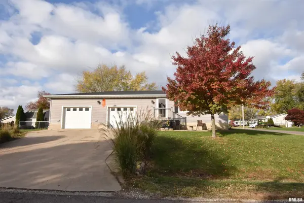 400 LOCUST ST, Washington, IL 61571