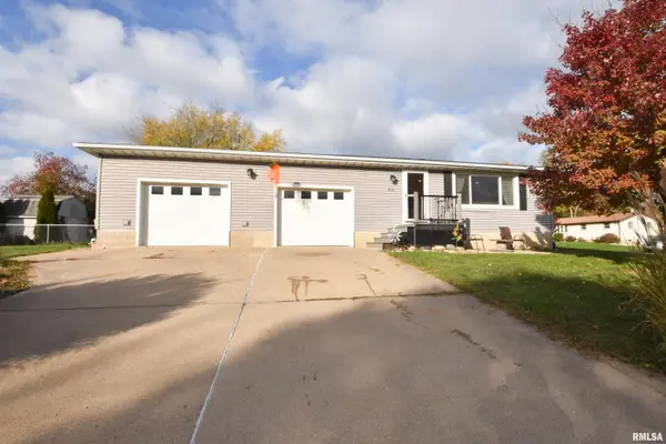 400 LOCUST ST, Washington, IL 61571