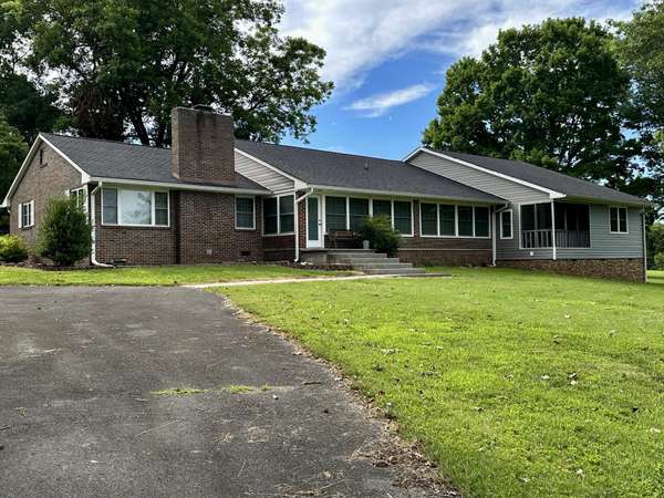 991 Highway 39 #E, Englewood, TN 37329